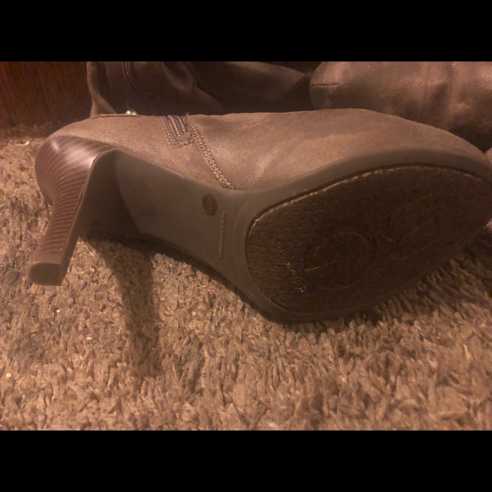 Boots - Picture 3 of 5
